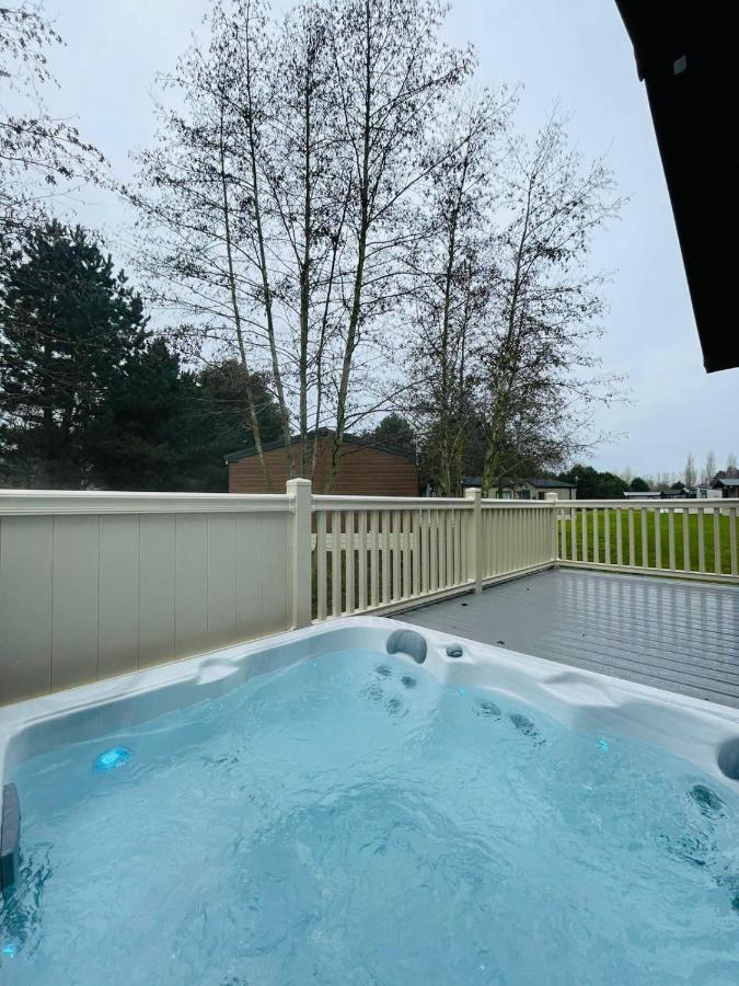 Happy Days With Hot Tub *